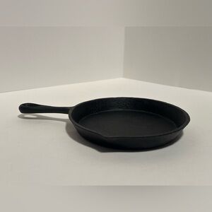 Santa Cast Iron Skillet